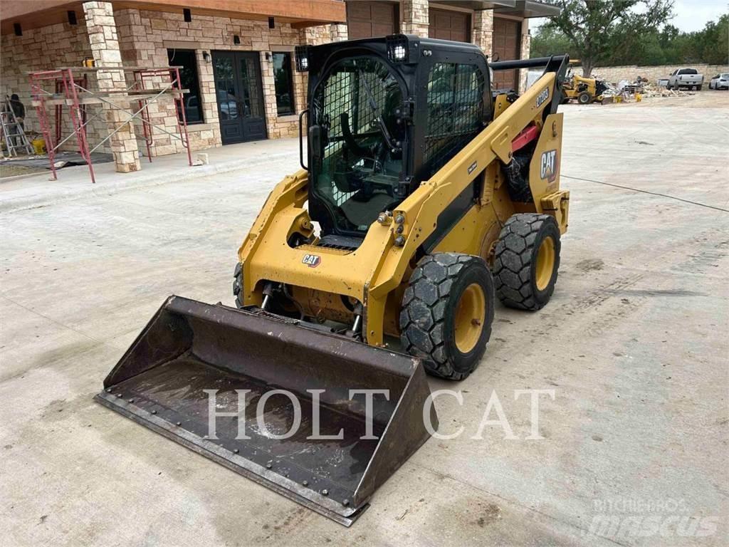 CAT 272D3 滑移轉向裝載機