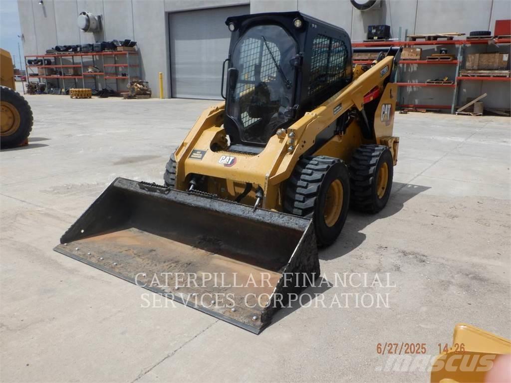 CAT 272D3 滑移轉向裝載機