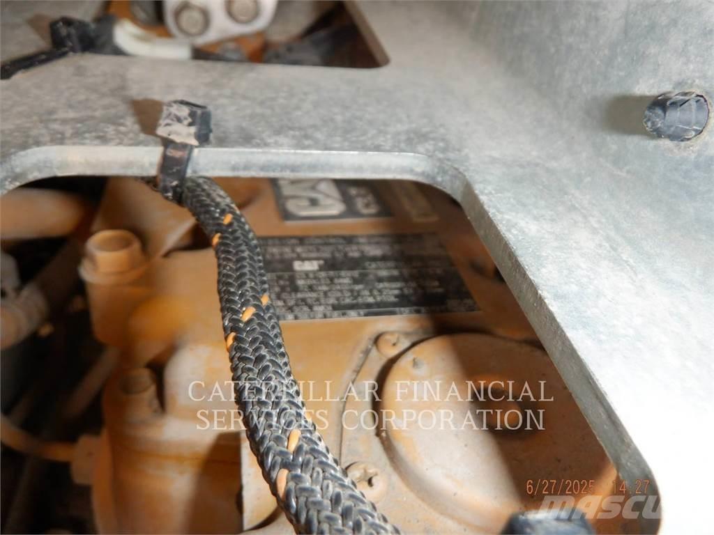 CAT 272D3 滑移轉向裝載機
