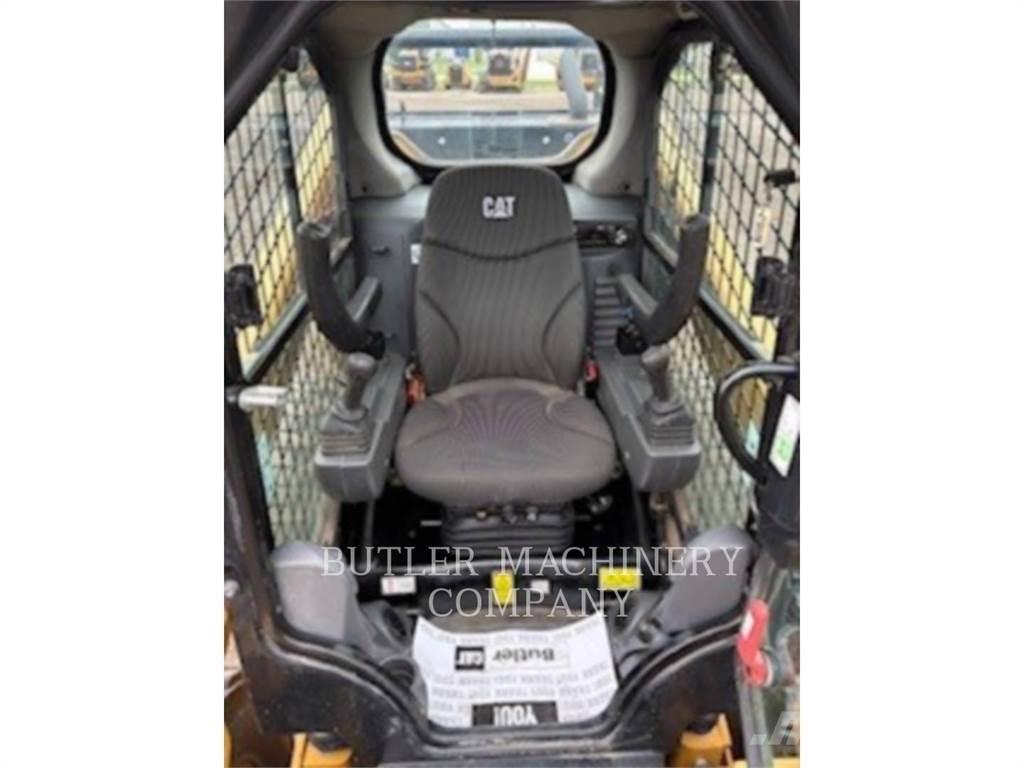 CAT 272D3 滑移轉向裝載機