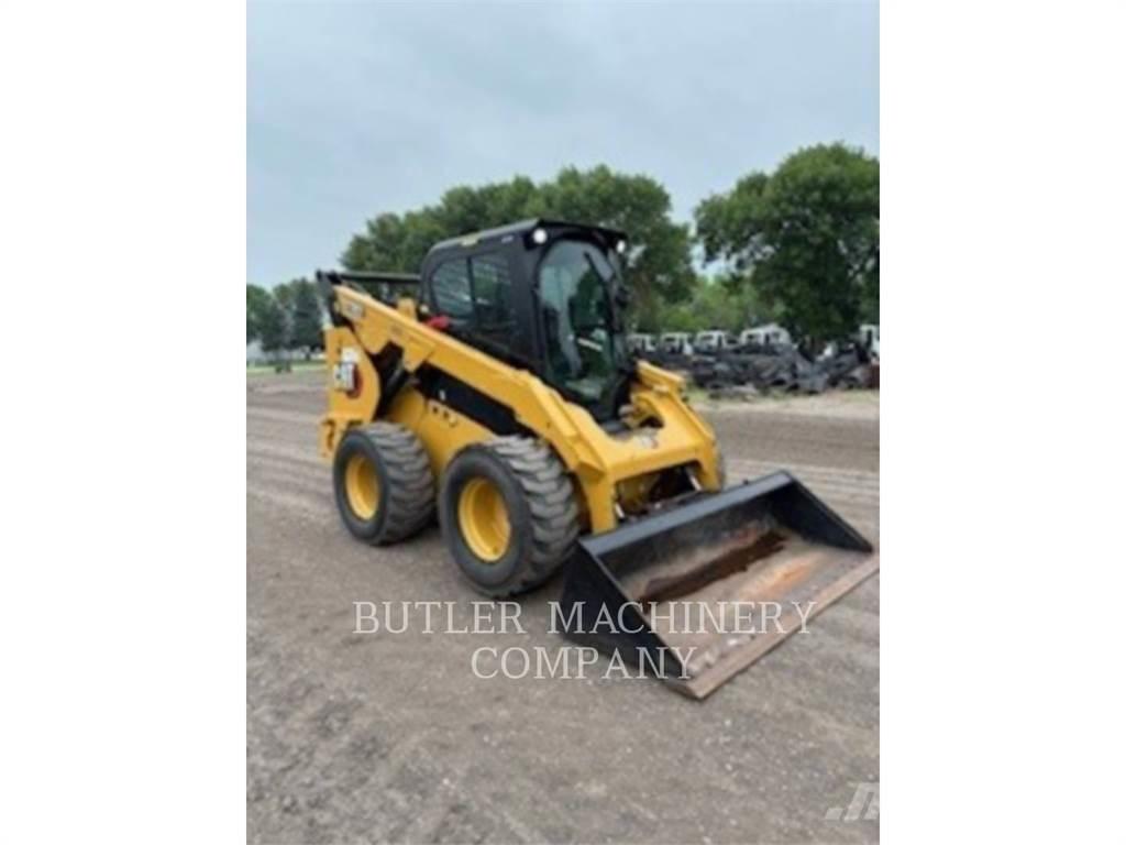 CAT 272D3 滑移轉向裝載機