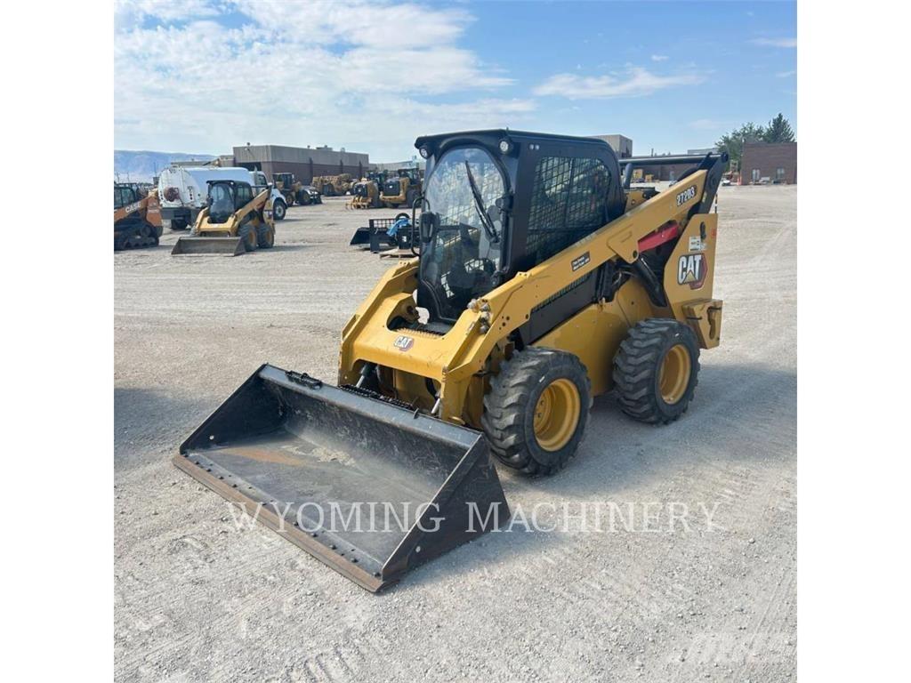 CAT 272D3 滑移轉向裝載機