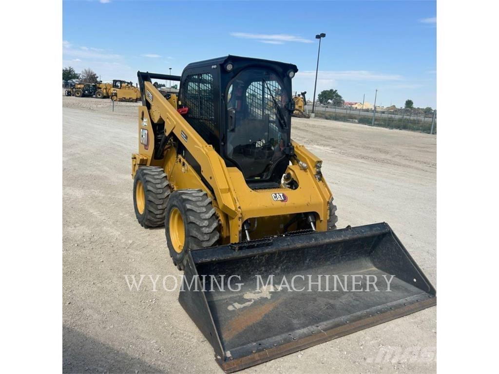 CAT 272D3 滑移轉向裝載機