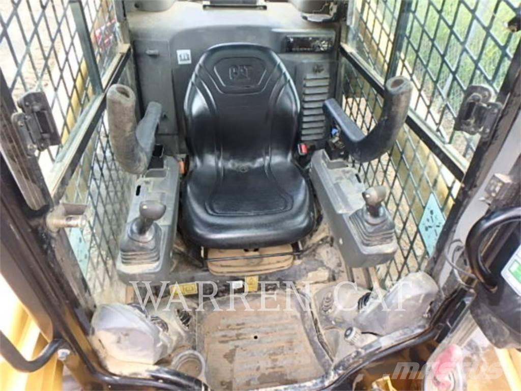 CAT 272D3 C3H1 滑移轉向裝載機