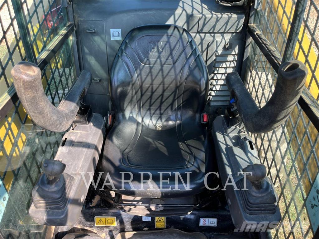 CAT 272D3 C3H1 滑移轉向裝載機