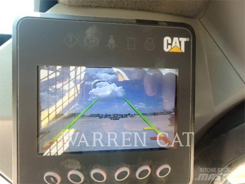 CAT 272D3 C3H2 滑移轉向裝載機