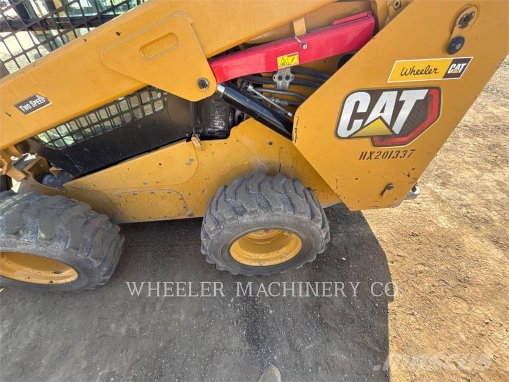 CAT 272D3 C3H2 滑移轉向裝載機
