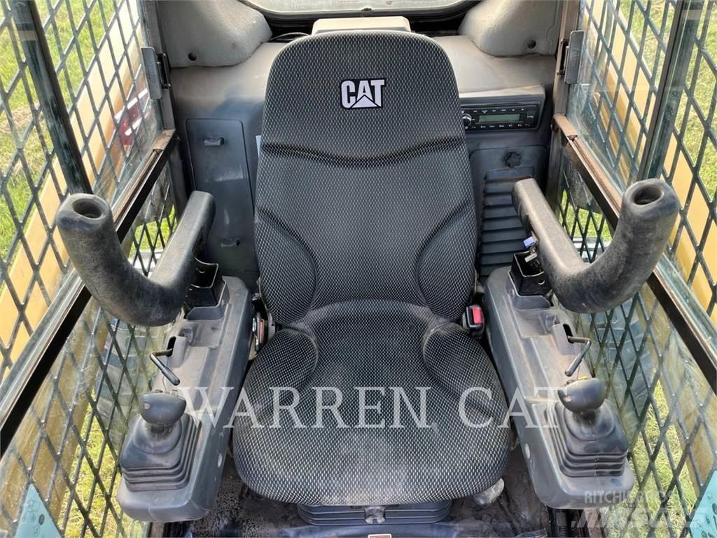 CAT 272D3 C3H3 滑移轉向裝載機