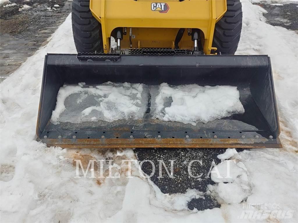CAT 272D3XE 滑移轉向裝載機