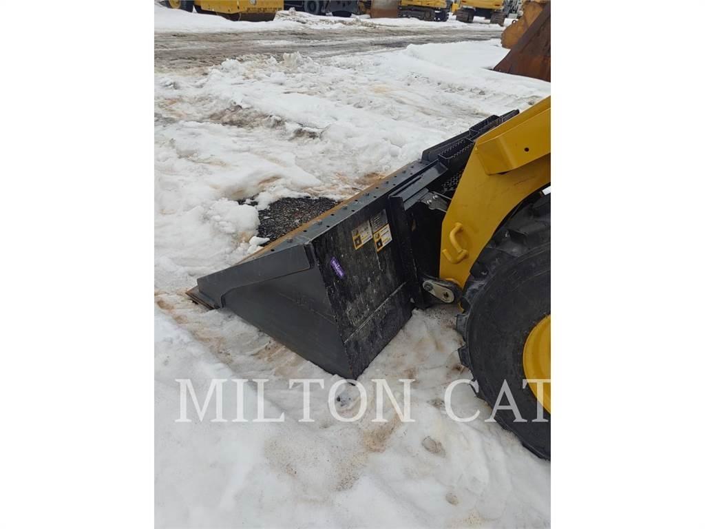 CAT 272D3XE 滑移轉向裝載機