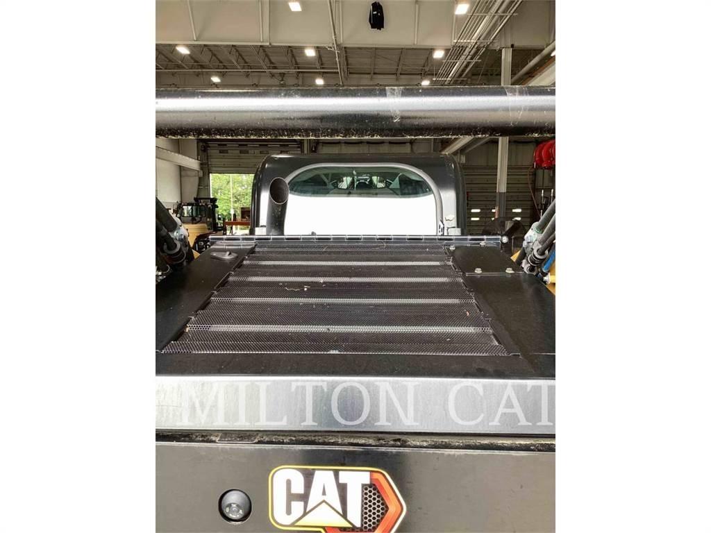 CAT 272D3XE 滑移轉向裝載機