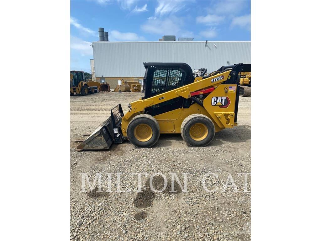 CAT 272D3XE 滑移轉向裝載機