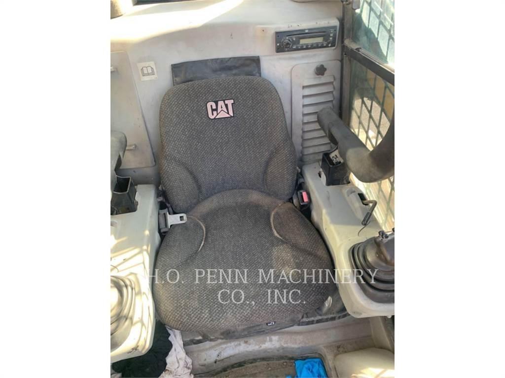 CAT 272DXHP 滑移轉向裝載機