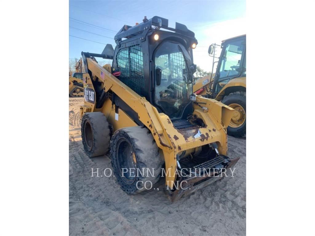 CAT 272DXHP 滑移轉向裝載機
