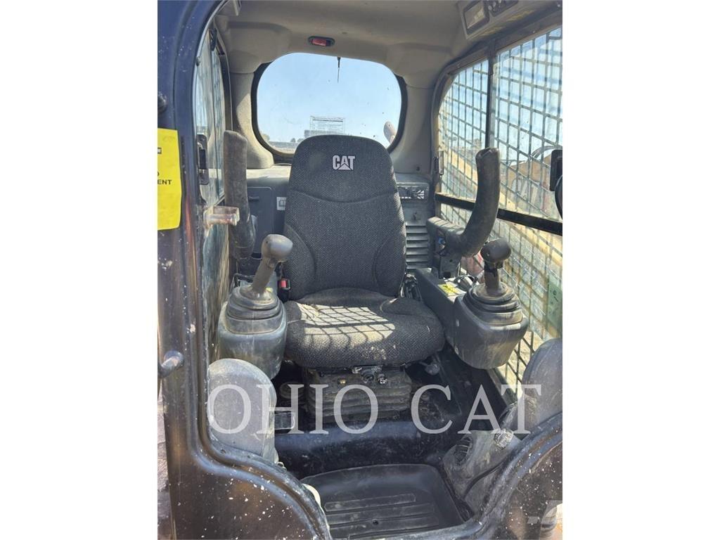 CAT 279D 滑移轉向裝載機