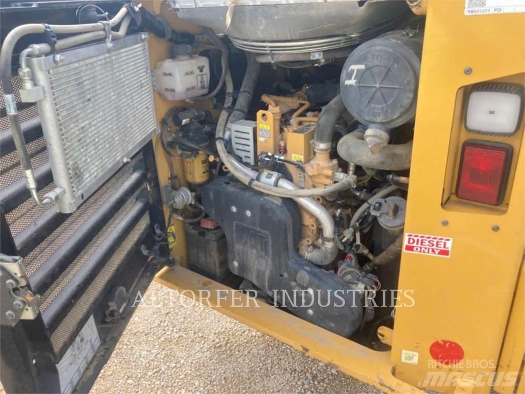 CAT 279D3 滑移轉向裝載機