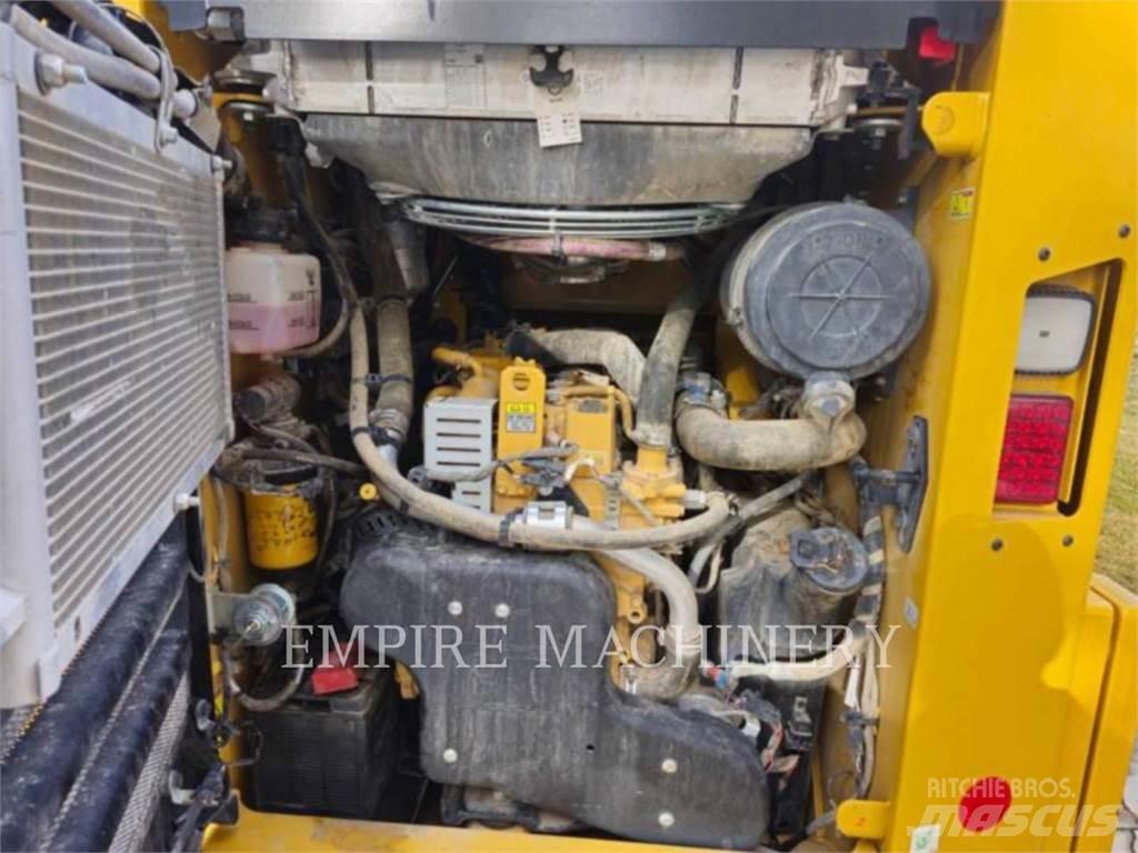 CAT 279D3 滑移轉向裝載機