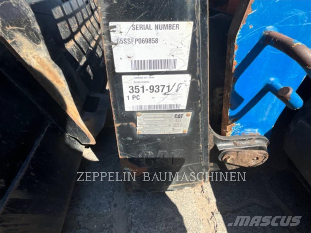 CAT 289D 滑移轉向裝載機