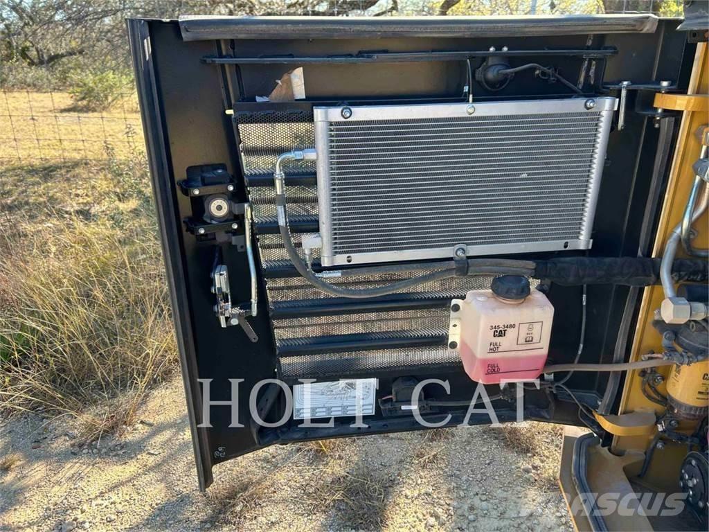 CAT 299D CAB 滑移轉向裝載機