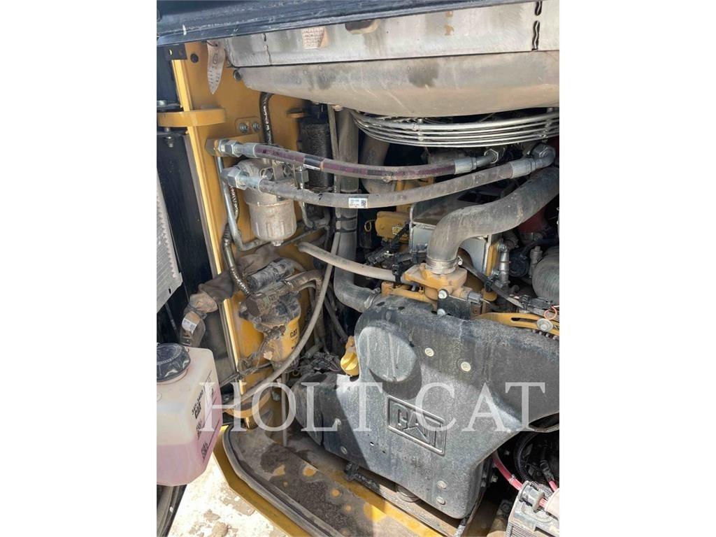 CAT 299D XHP 滑移轉向裝載機