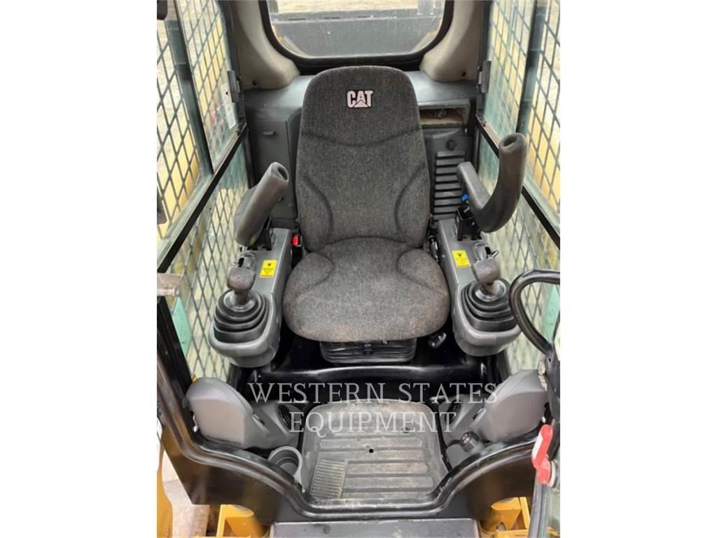 CAT 299D2 滑移轉向裝載機