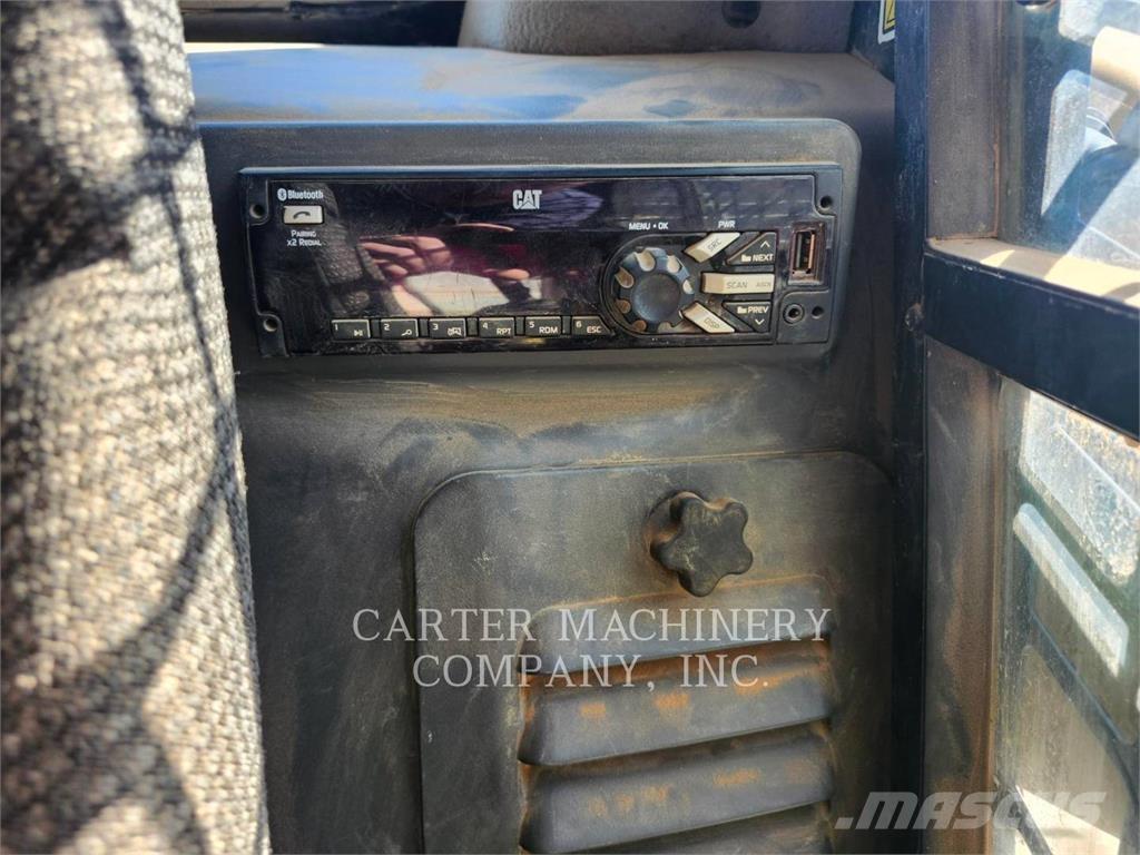 CAT 299D2 滑移轉向裝載機