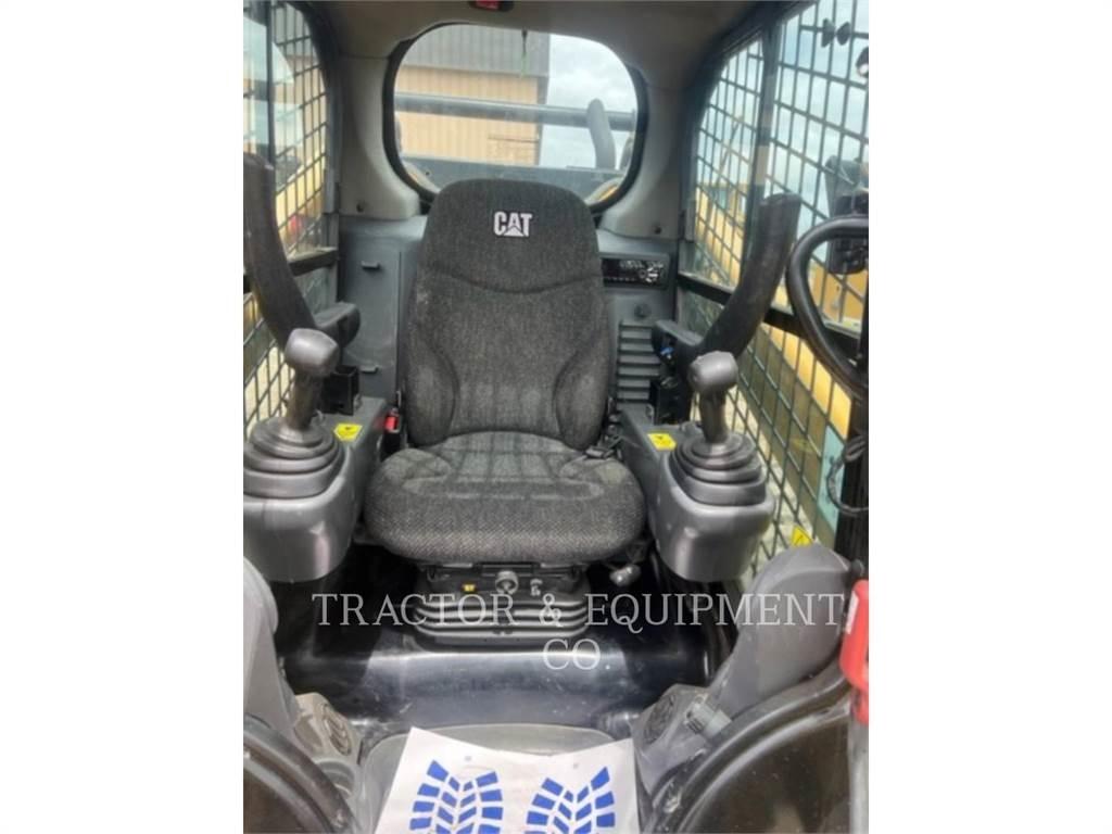 CAT 299D2 XHP 滑移轉向裝載機