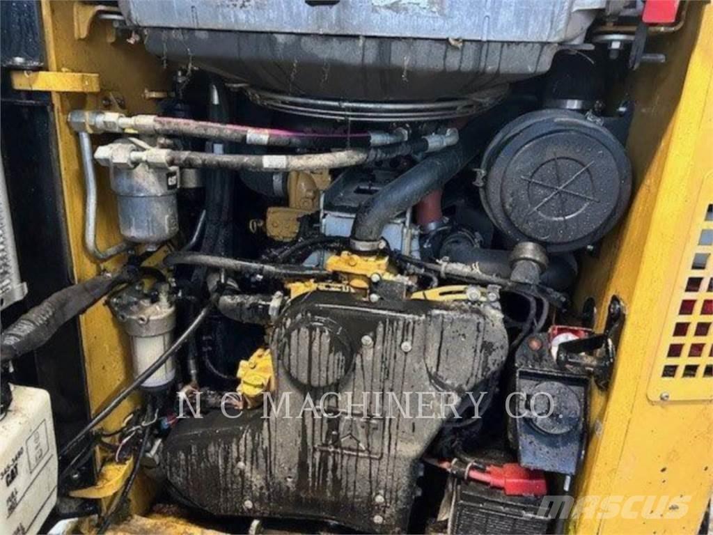 CAT 299D2 XHP 滑移轉向裝載機