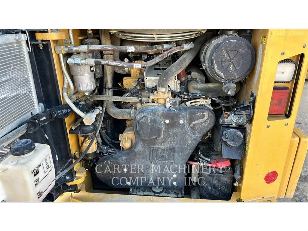 CAT 299D3 滑移轉向裝載機