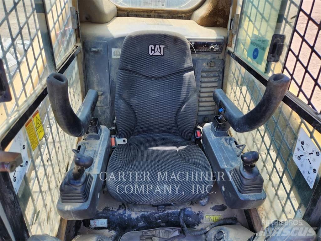 CAT 299D3 滑移轉向裝載機