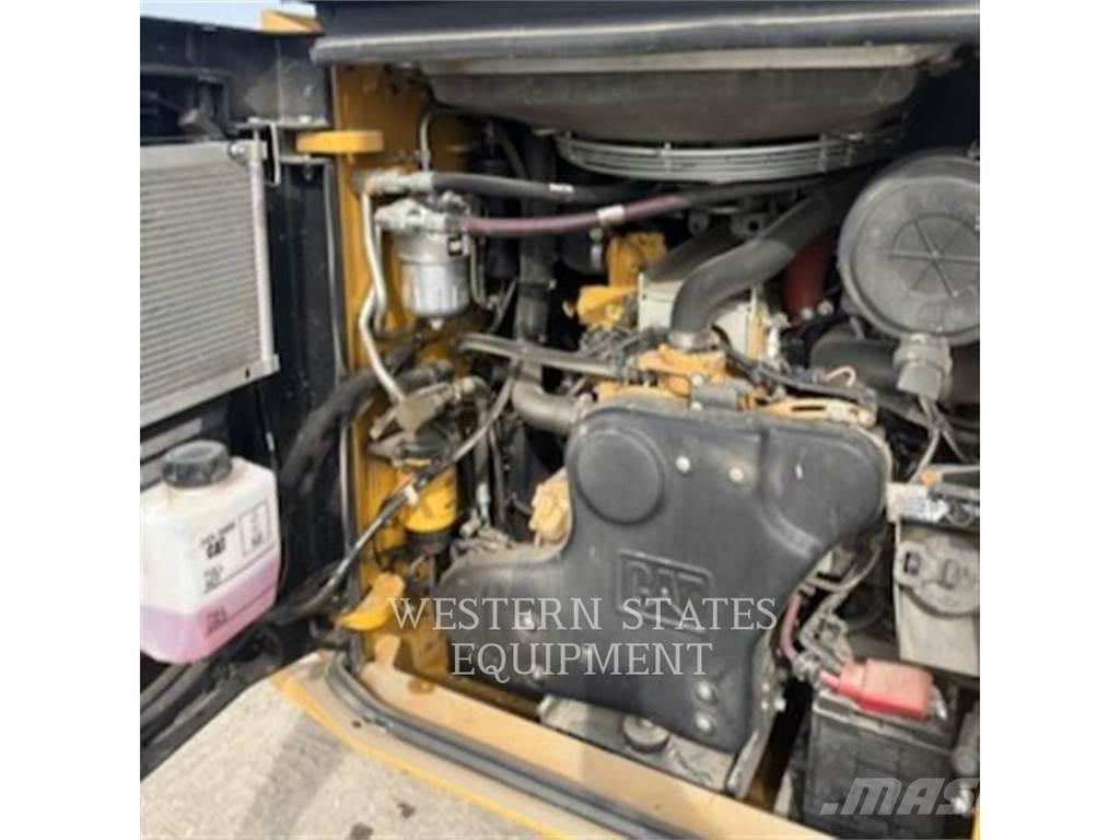 CAT 299D3 滑移轉向裝載機