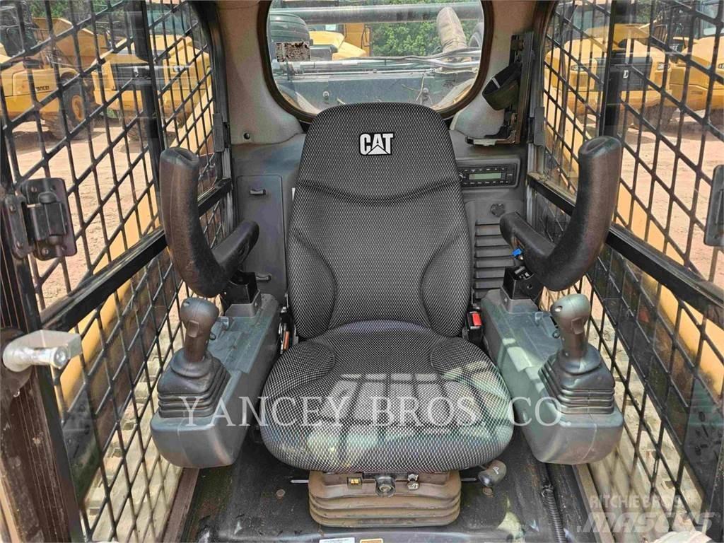CAT 299D3 XE 滑移轉向裝載機