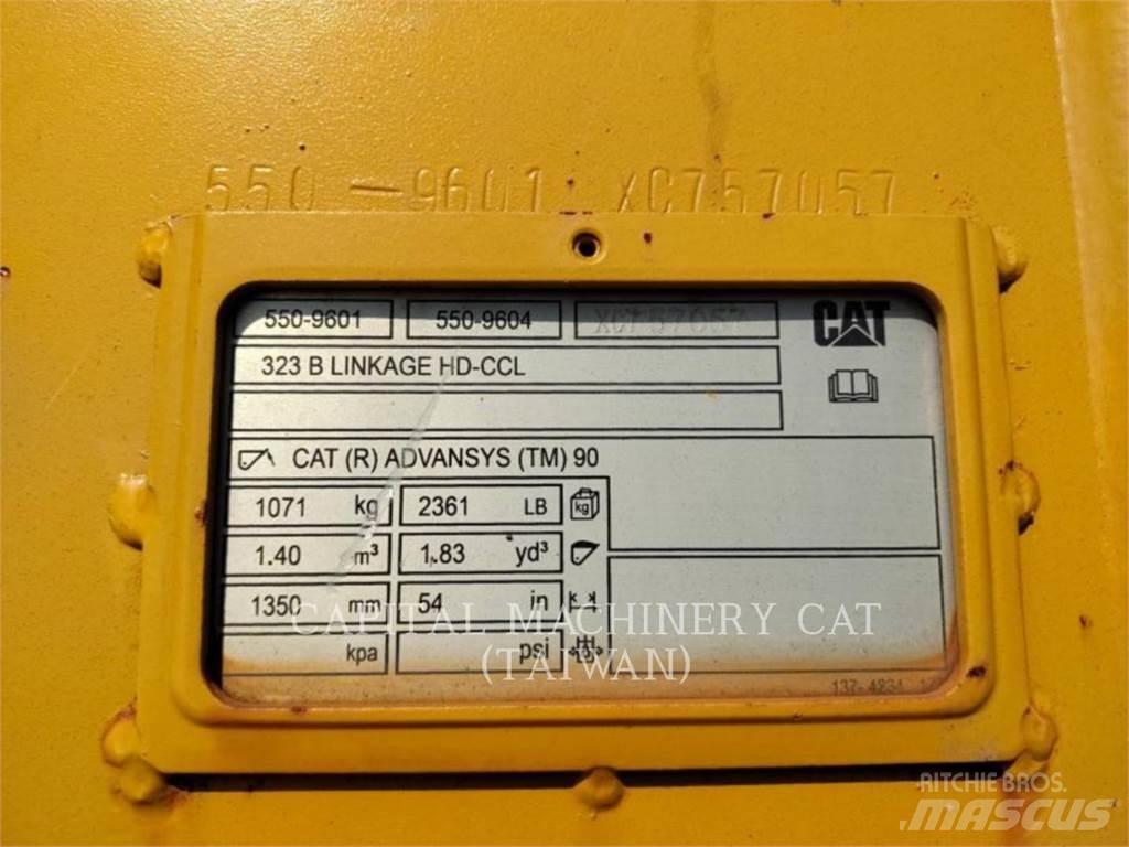 CAT 323 鏟斗