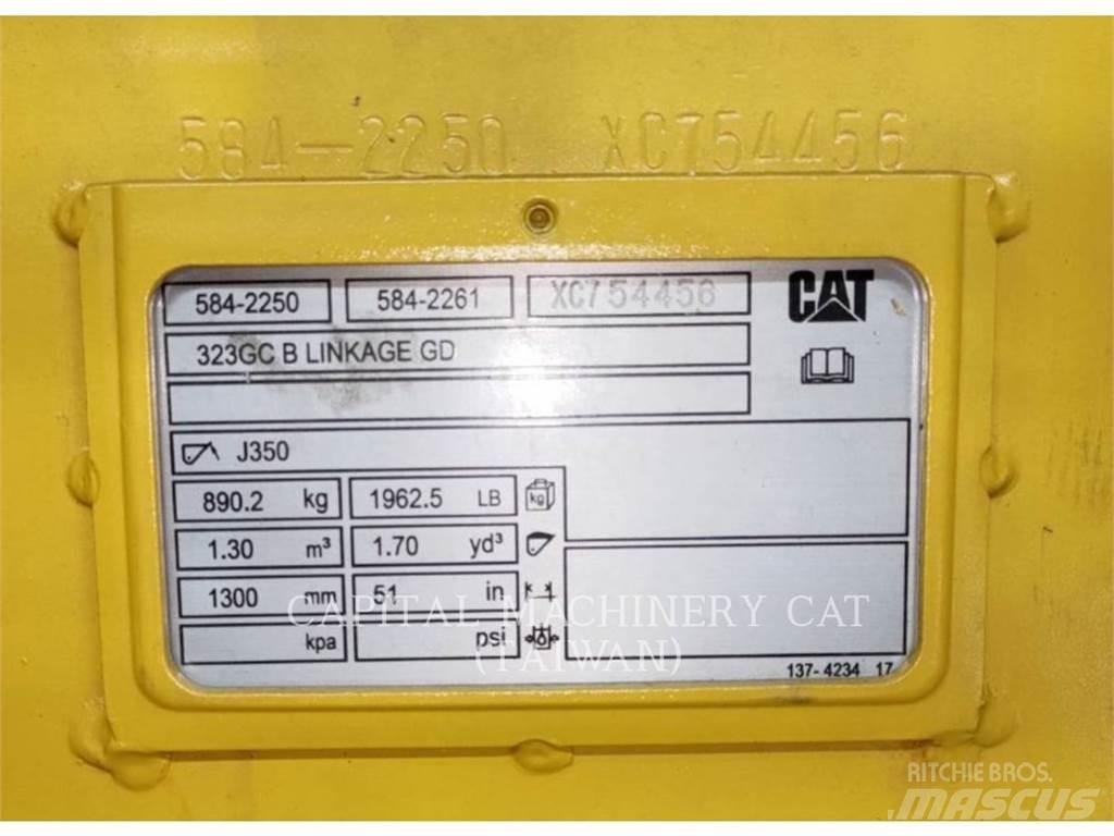 CAT 323GC 鏟斗