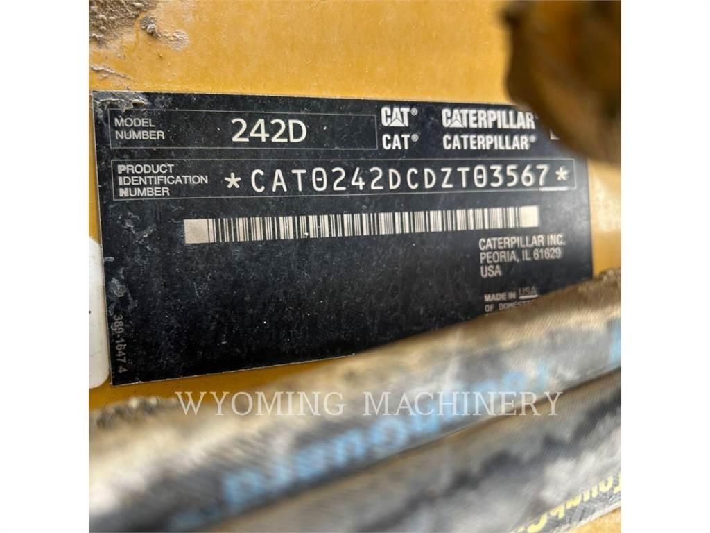 CAT 352D 滑移轉向裝載機