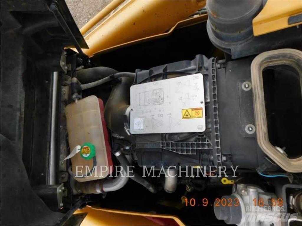 CAT 415F2 4EOP 反鏟裝載機