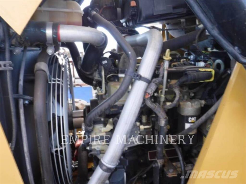 CAT 415F2 IL 輪胎式裝載機