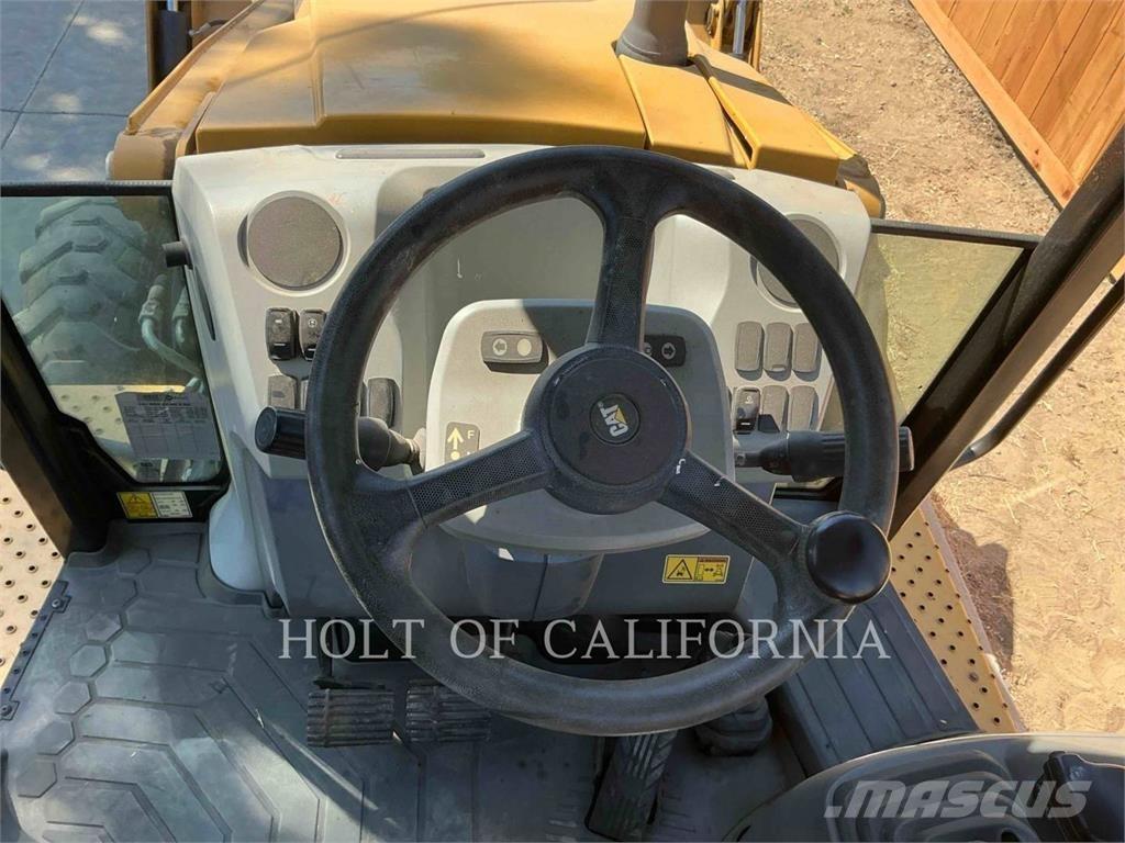 CAT 415F2IL 輪胎式裝載機