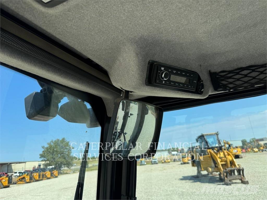 CAT 42007 反鏟裝載機