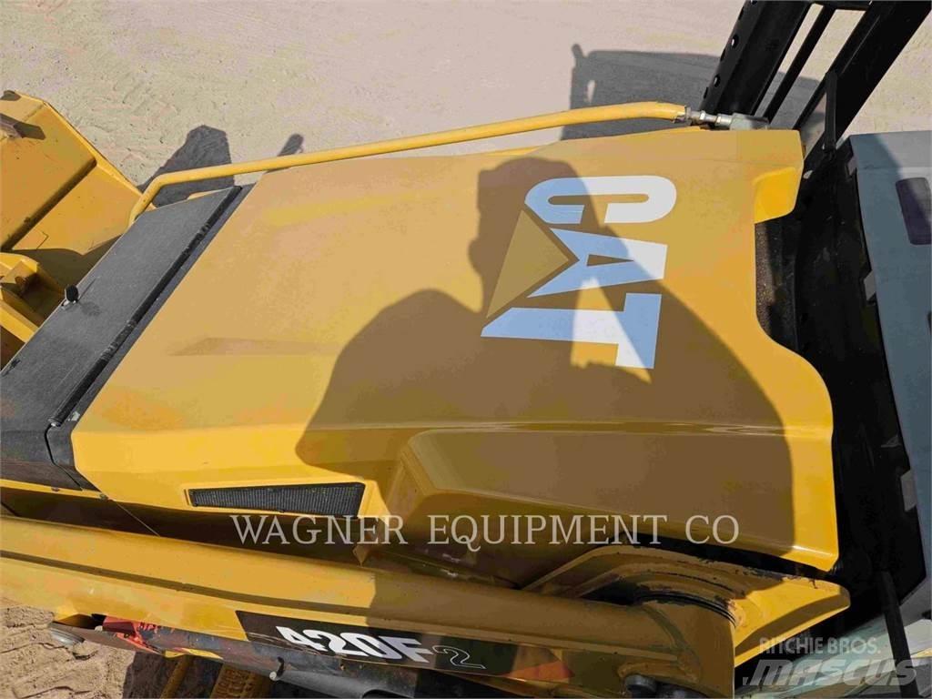 CAT 420F2 4WDS 反鏟裝載機
