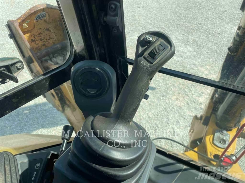 CAT 420F2ST 反鏟裝載機