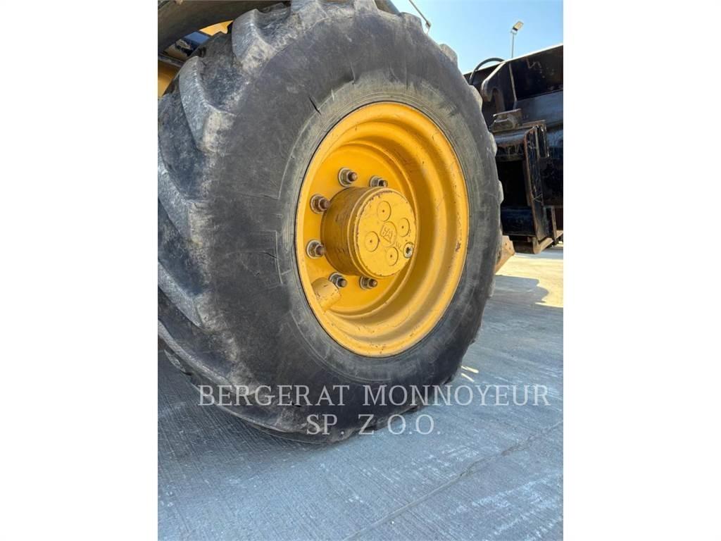 CAT 432F2 反鏟裝載機