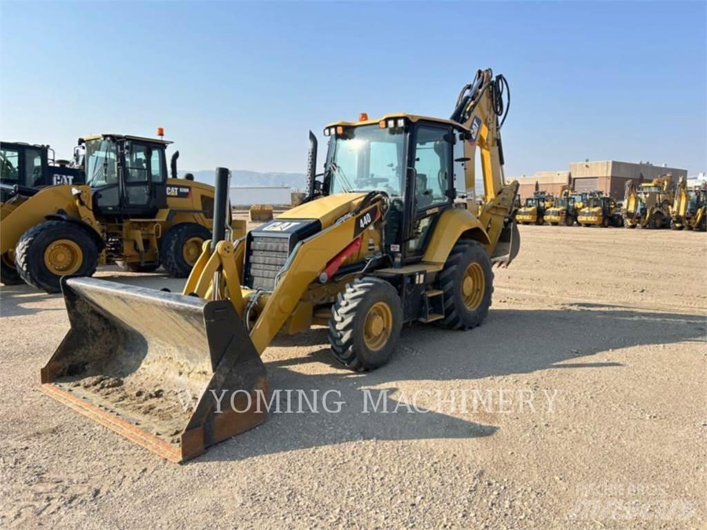 CAT 440 反鏟裝載機