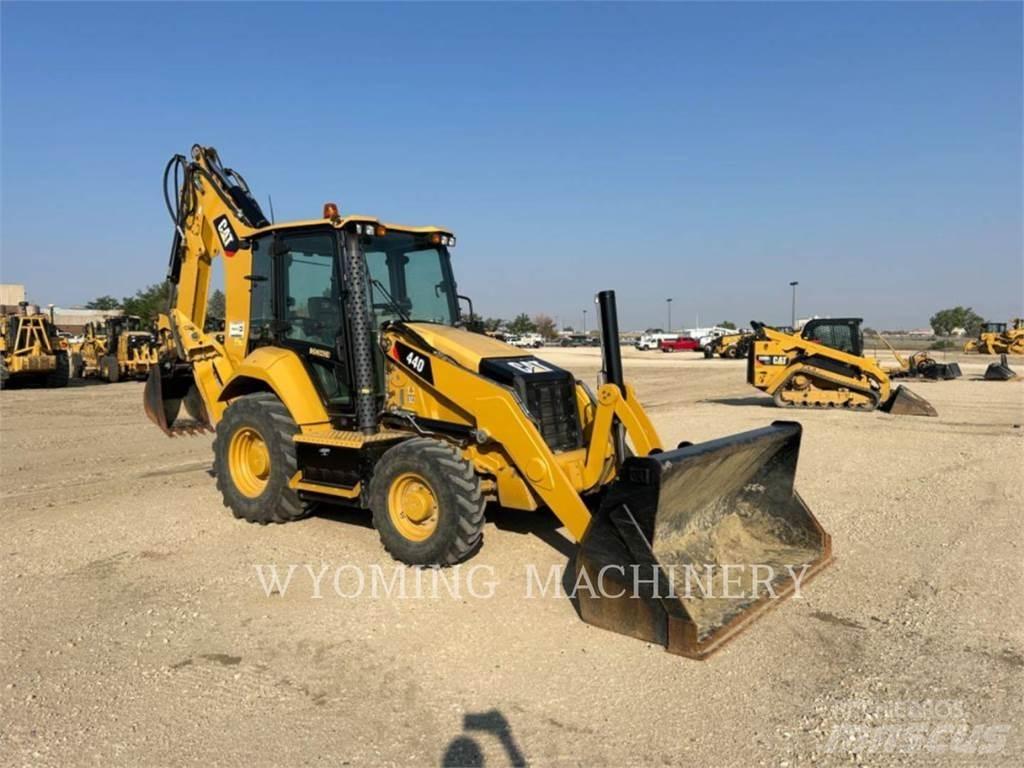 CAT 440 反鏟裝載機