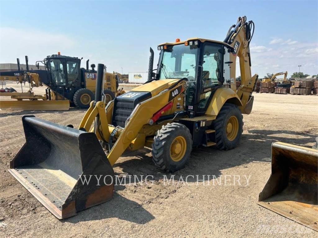 CAT 440 反鏟裝載機