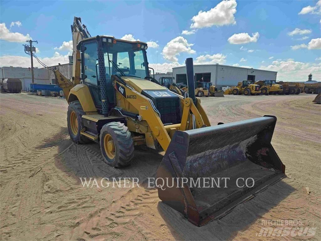 CAT 440 反鏟裝載機