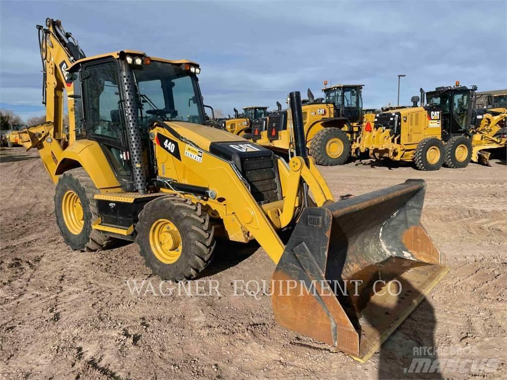 CAT 440 反鏟裝載機