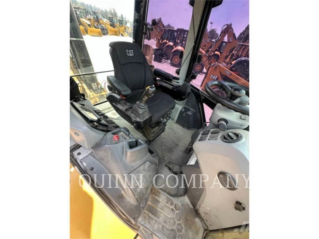 CAT 450 反鏟裝載機