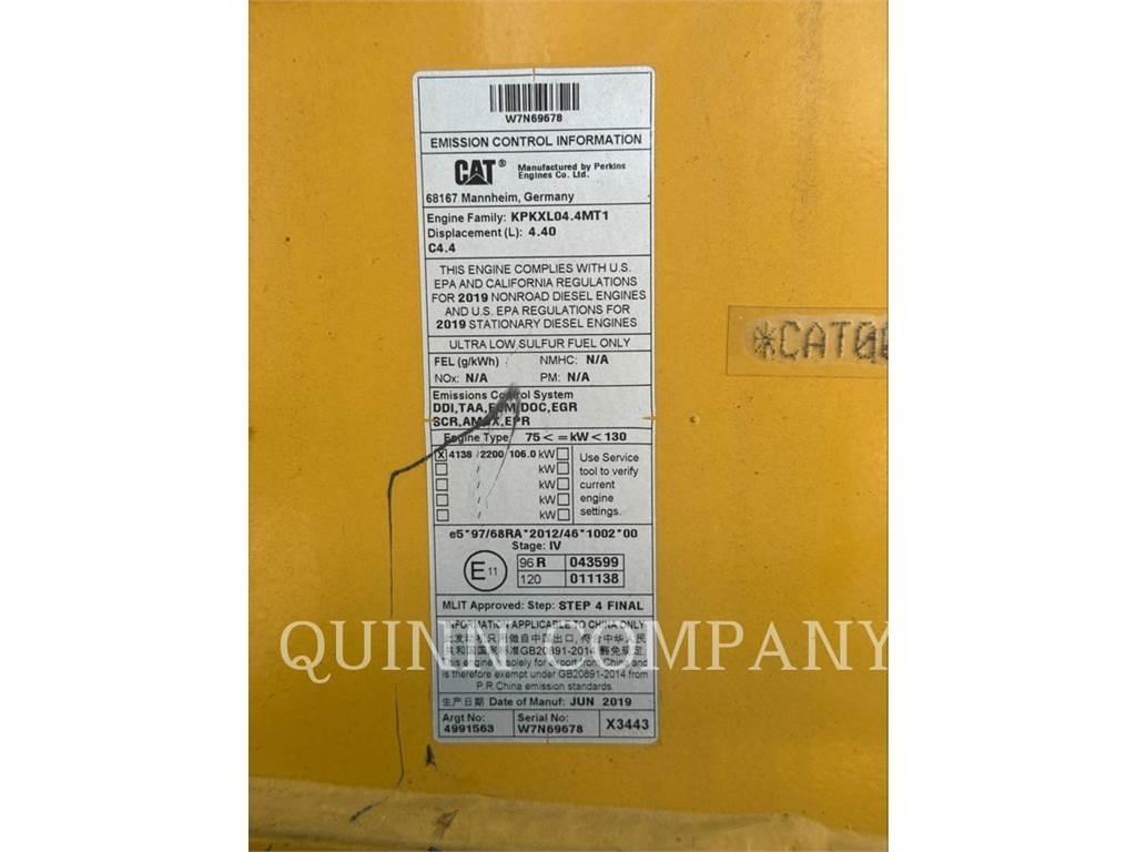 CAT 450 反鏟裝載機