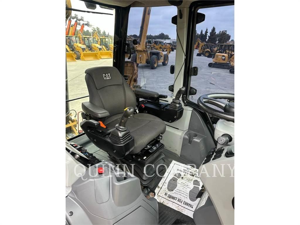 CAT 450 反鏟裝載機